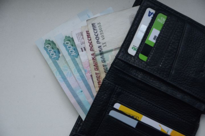 В Челнах 20-летнюю учительницу оставили без денег на карте