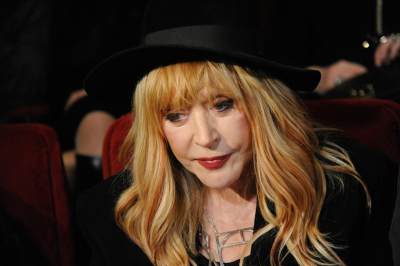 Сгорбившуюся Пугачеву с тростью заметили в Лимассоле