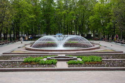 В Петергофе возобновили традицию запуска фонтана &laquo;Самсон&raquo; под музыку