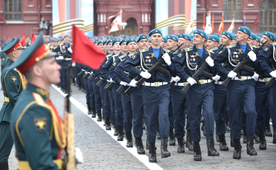Первая женщина Герой России Болилая сидела за спиной Путина на параде Победы