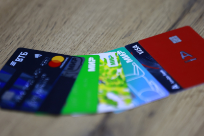 Налоговая будет следить за переводами: юрист объяснила, кому стоит волноваться