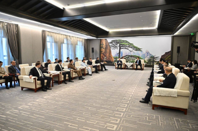 Минниханову в&nbsp;Китае показали передовые разработки китайской компании по&nbsp;ИИ