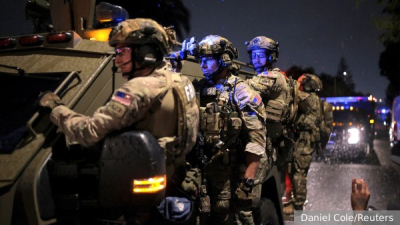 Посетители кафе в Стамбуле приняли звук аудиосистемы за землетрясение