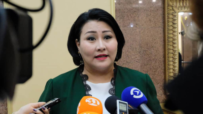 Почему осужденная Хаменова может ходить на тои