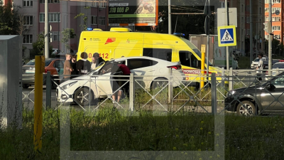 В Казани на Чистопольской Hyundai вылетел с дороги в результате ДТП 19/06/2026 &ndash;