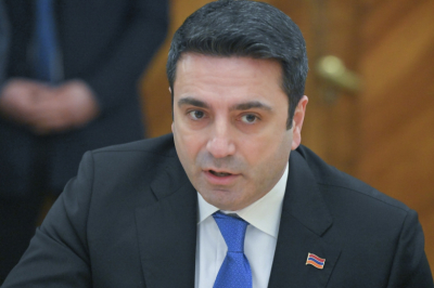 Спикер армянского парламента заявил о нежелании Еревана идти против Москвы