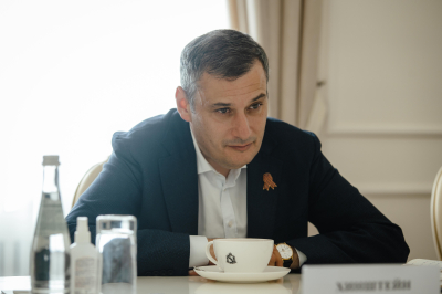 Хинштейн: экс-глава Курска Куцак выступает ответчиком по делу о приватизации