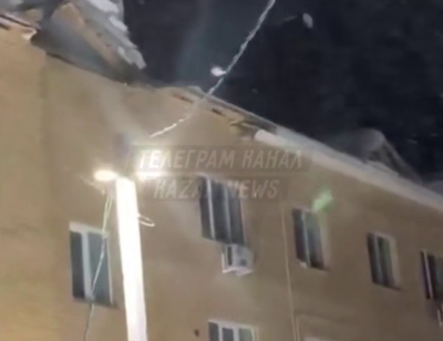 Под Казанью крыша жилого дома обрушилась из-за снега - видео 02/03/2026 &ndash; Новости