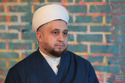 Имам из Казани объяснил, можно ли вешать подвеску с молитвой в машине