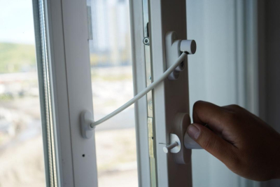 Безопасность начинается дома: МЧС призывает обеспечить защиту окон