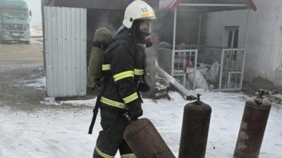 13 газовых баллонов вытащили из огня спасатели в Павлодарской области