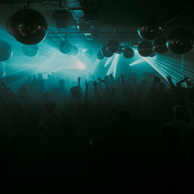 Кинопоказы под открытым небом, киноужин по фильму «Меню», Şien и Comic Con